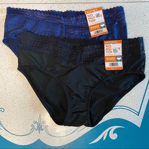 NWT- 2 pairs of ladies hipster underwear